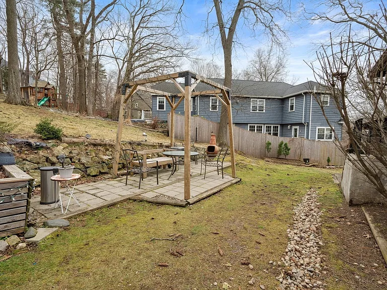 235 Forest St — Photo 32