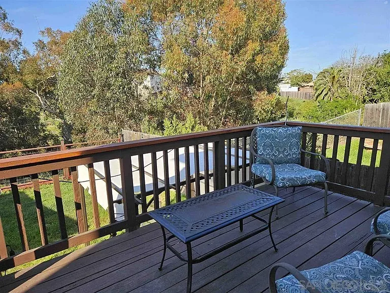 4076 Manzanita Dr — Photo 16