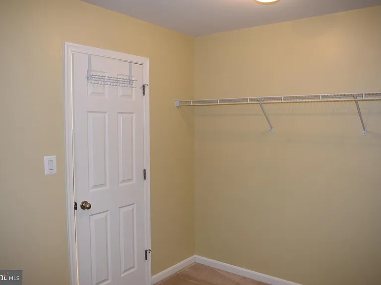 233 Morlyn Dr — Photo 17