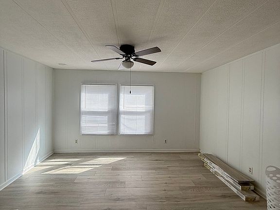 4th image of 227 Blackthorn Rd