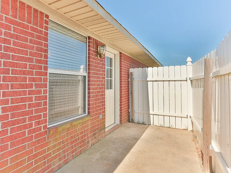 16140 Rolling Meadows Dr — Photo 10