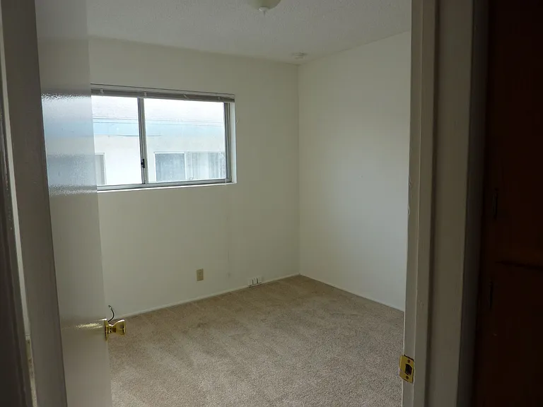 2516 Vanderbilt Ln #2 — Photo 2