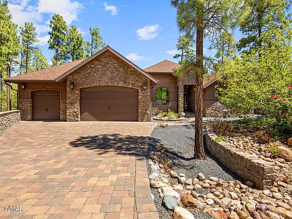 3rd image of 2742 Pine Wood Ln