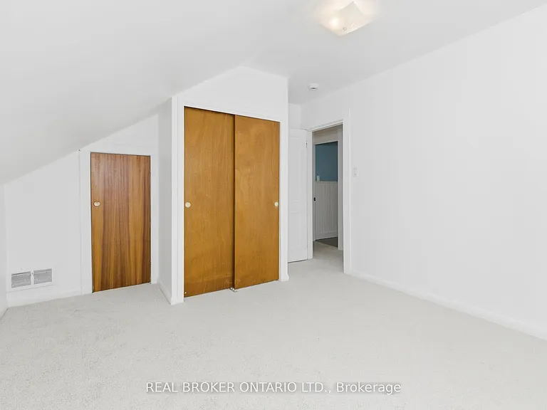 35 Victoria St — Photo 36