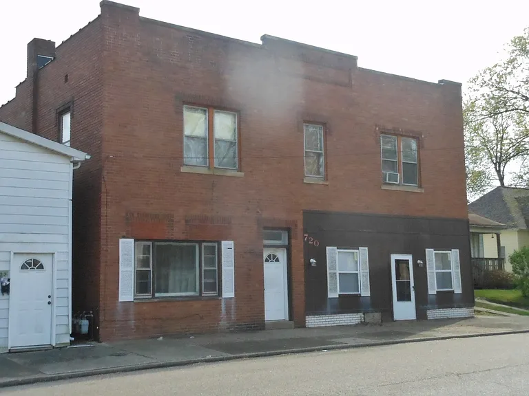 720 E Clay St — Photo 1