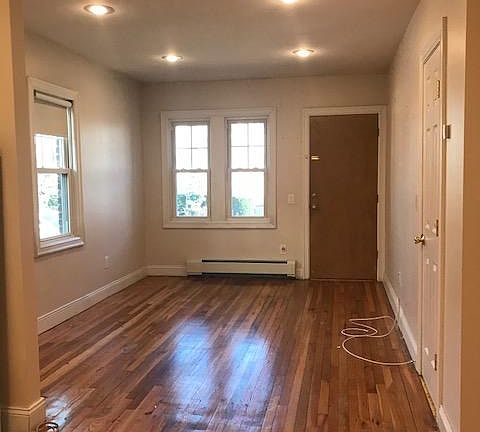 4th image of 6 Franklin Pl APT 2