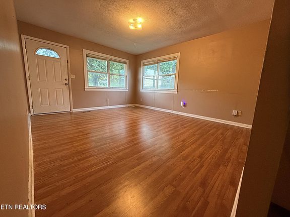 5th image of 1108 Leconte Rd