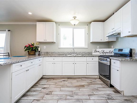 4th image of 26085 Cypress St