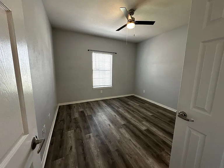1500-1504 1506 James Ave — Photo 18