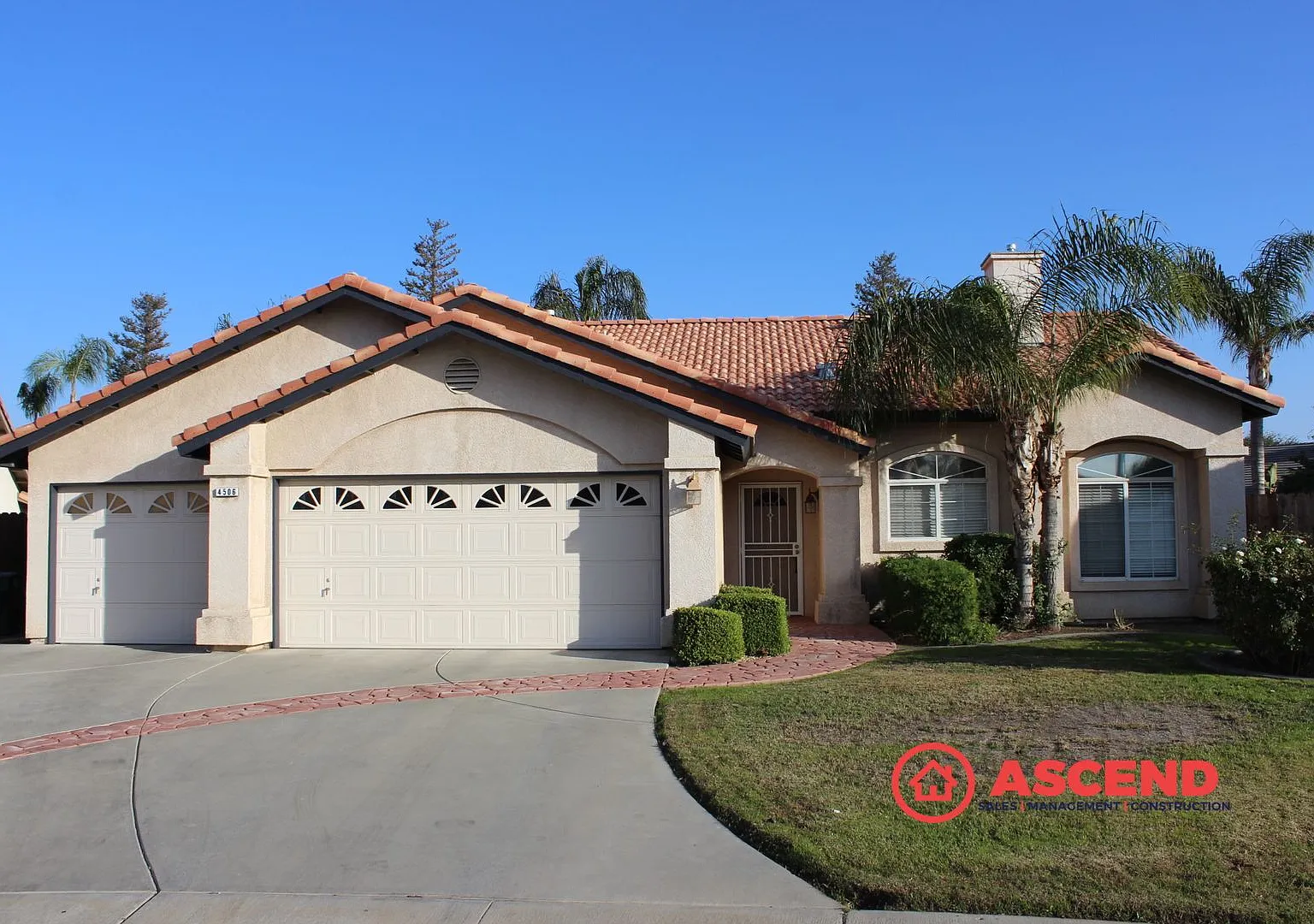 Poolside Living in Rosedale Spacious 3 Bed / 2 Bath Home! — Photo 1