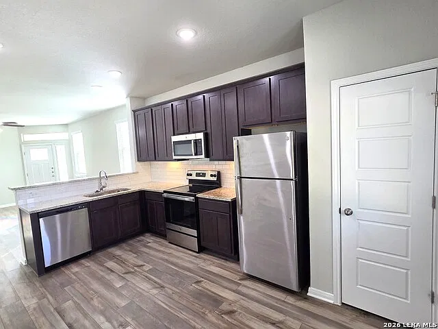 3 bed, 2.0 bath, 1397 sqft, $1,800 — Photo 3