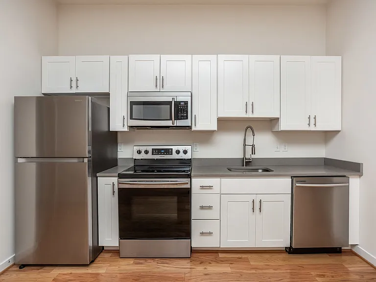 For Rent: Downtown Elegance at 605 Park Ave Your Urban Haven Awaits! — Photo 33