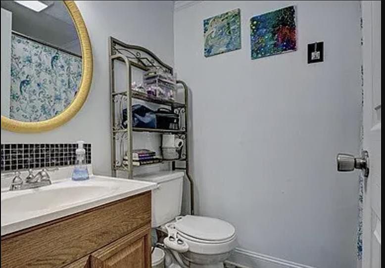 1st image of 819 Wildwood Cir