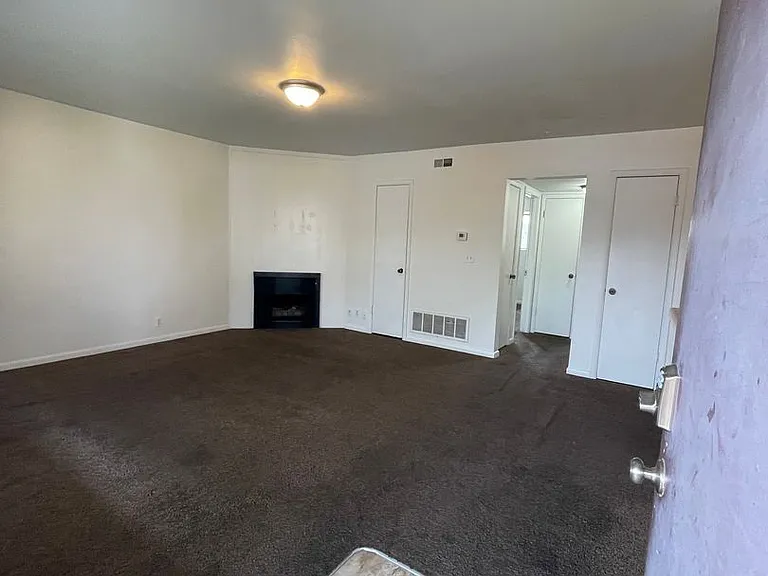 4371 / 4365 S Fairbourne Ave — Photo 2