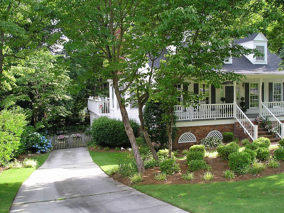 2nd image of 413 Hampton Trace Ln