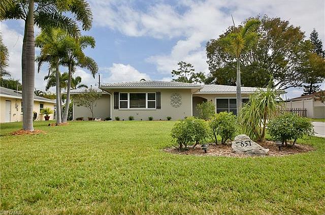 1st image of 851 Entrada Dr S