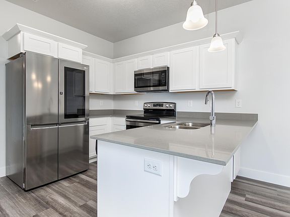 2nd image of 770 N 260 W Unit 202