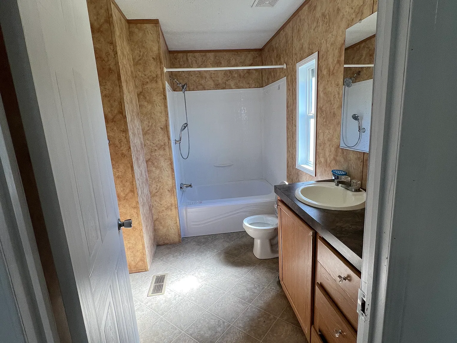 3 bed, $1,800 — Photo 3