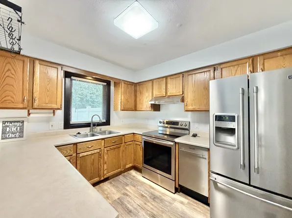 1621 Southridge Dr, Janesville, WI 53546
