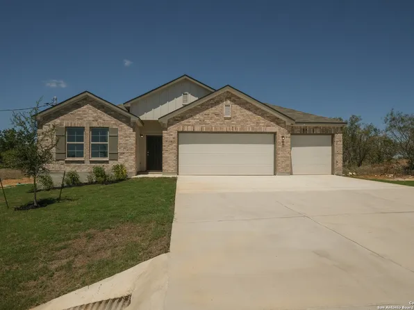 137 Cheyenne Drive, Floresville, TX 78114