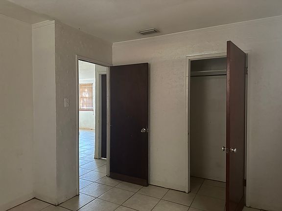 3rd image of 913 W Granada Blvd