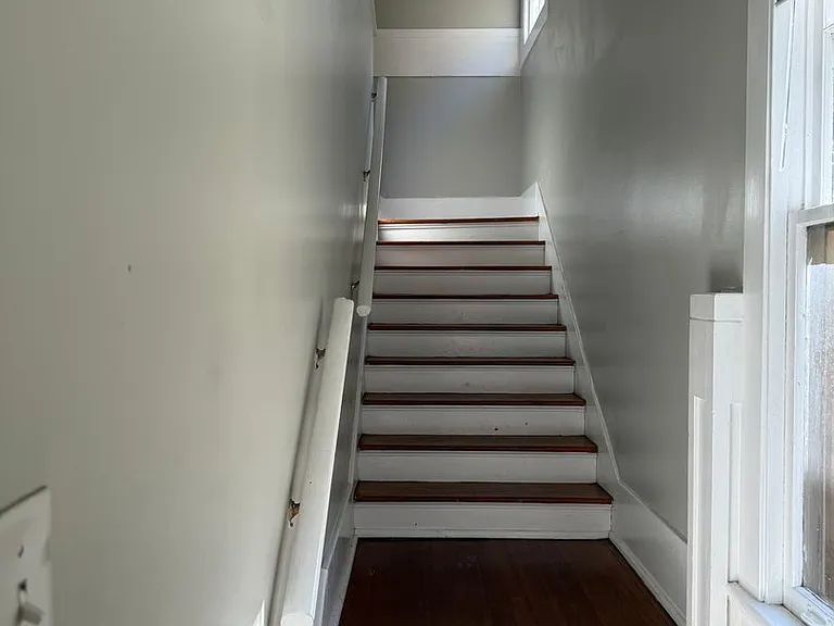 823 E Henry St #B — Photo 3