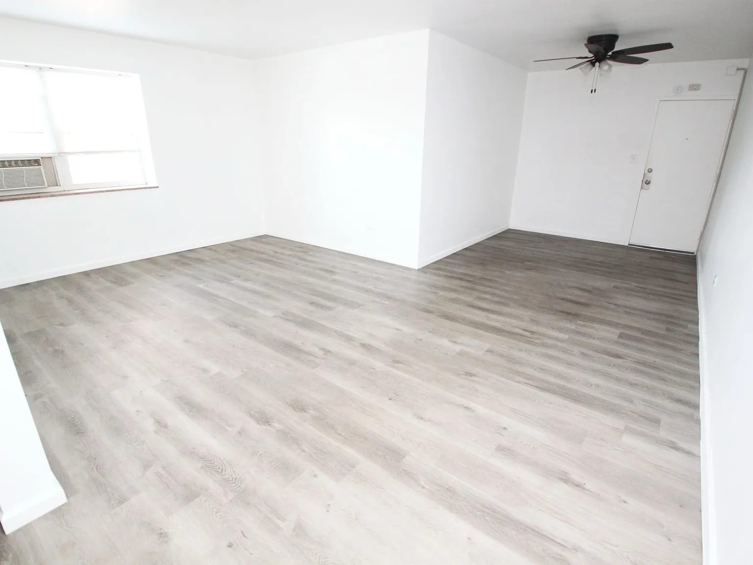 California Apartments — Photo 4