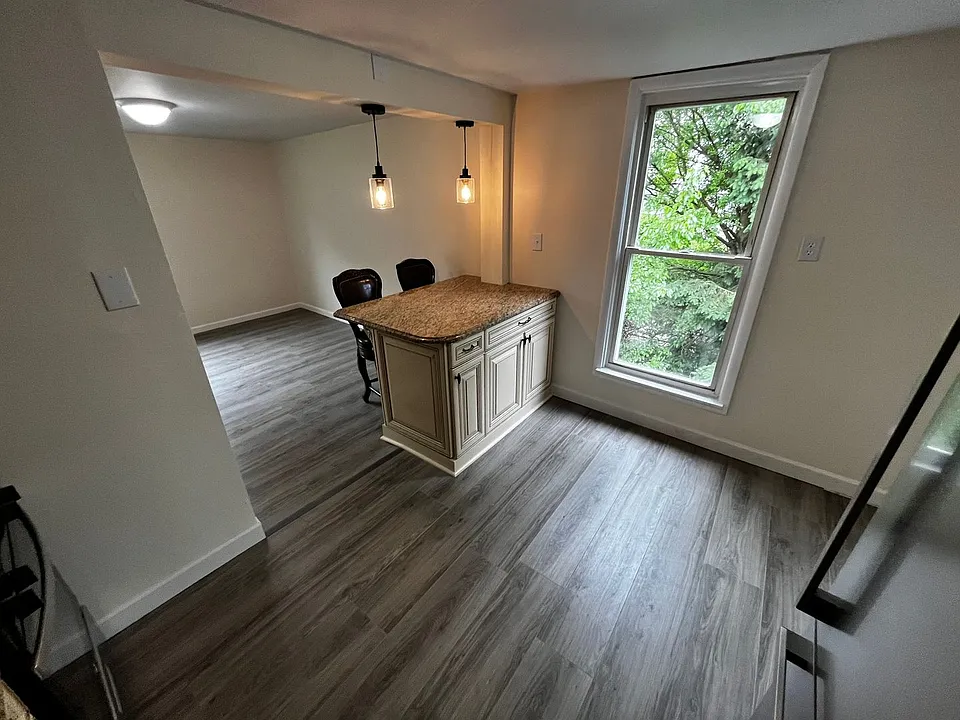 5 River St