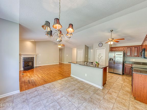 5th image of 3500 Maple Valley Ln