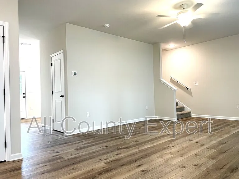 414 Fox Creek Dr — Photo 10