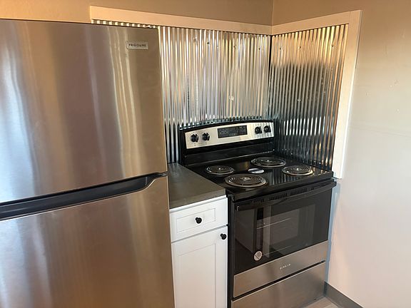 4th image of 141 Washington Ave APT 1