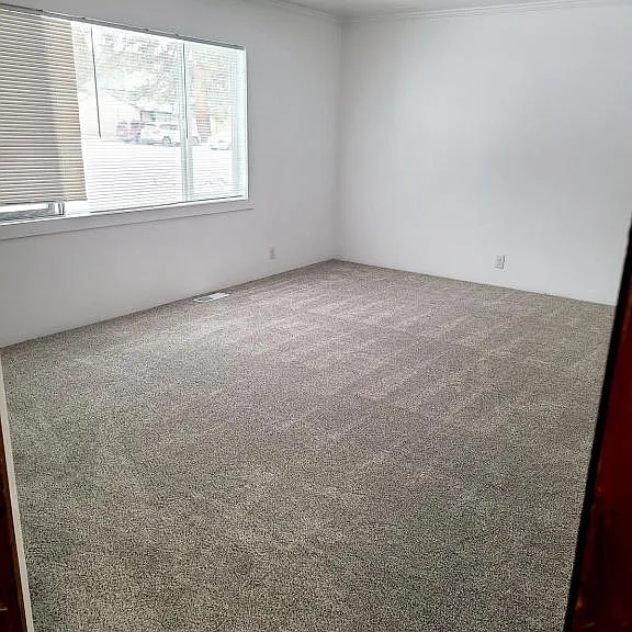 303 E Christina St — Photo 7