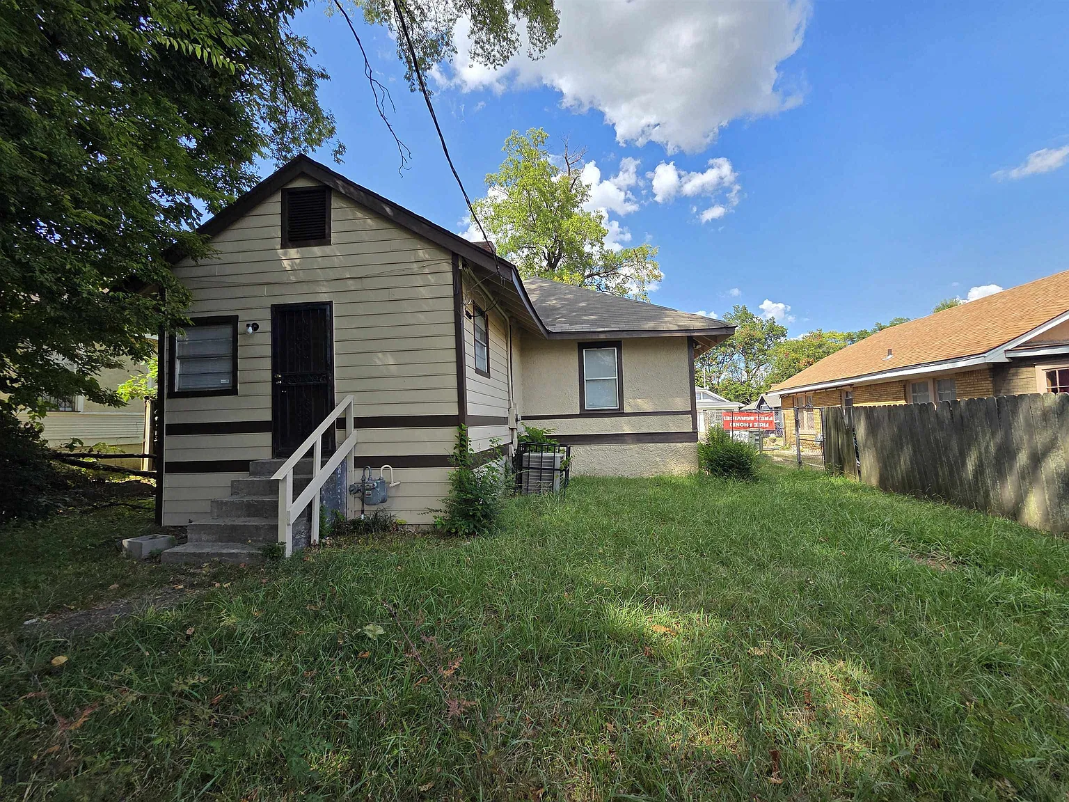 3 bed, 1.0 bath, $925 — Photo 3