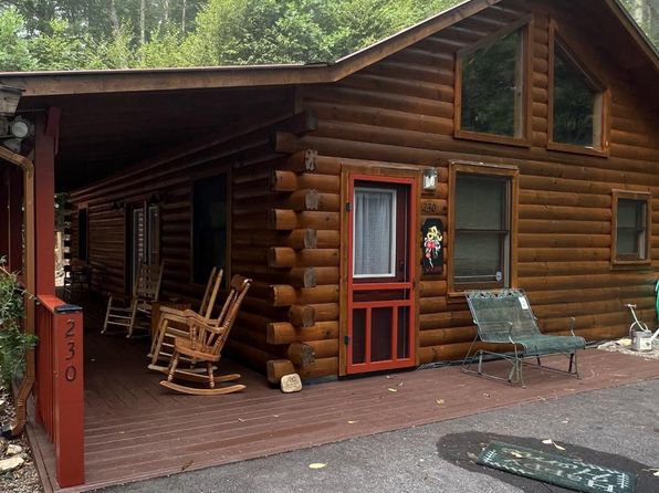 230 Laurelwood Cir