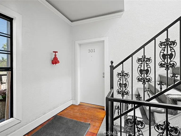 131 S Jackson St #301 — Photo 3