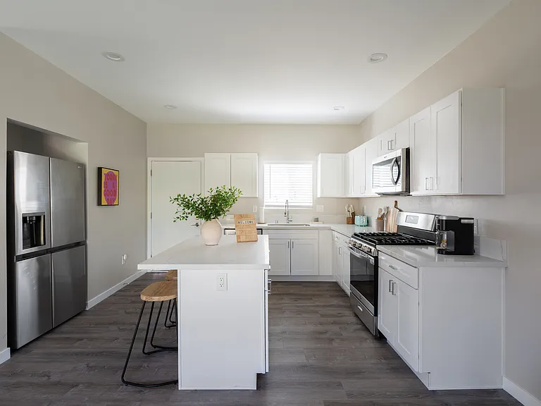 6237 Hobart St — Photo 3