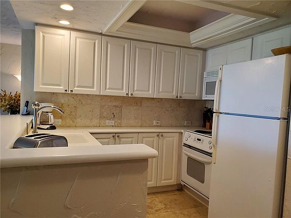 3rd image of 1800 Cove Ii Pl APT 212