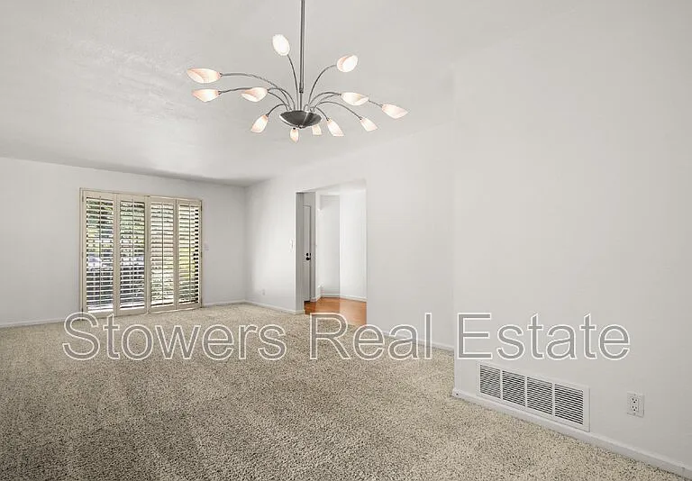 1714 Parkside Dr — Photo 4