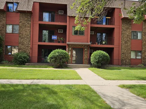 2726 S 26th St APT 8, Grand Forks, ND 58201