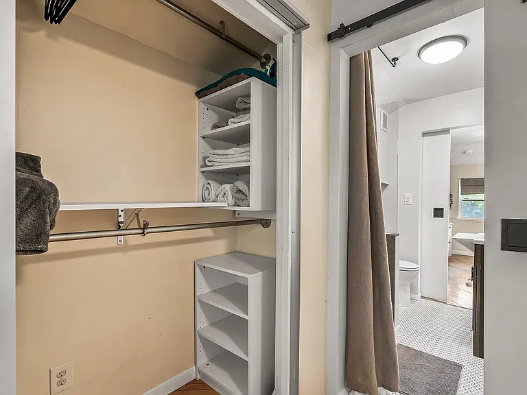 Closet w/ built-ins