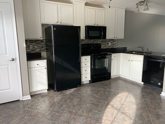 2nd image of 31 Gloucester Dr