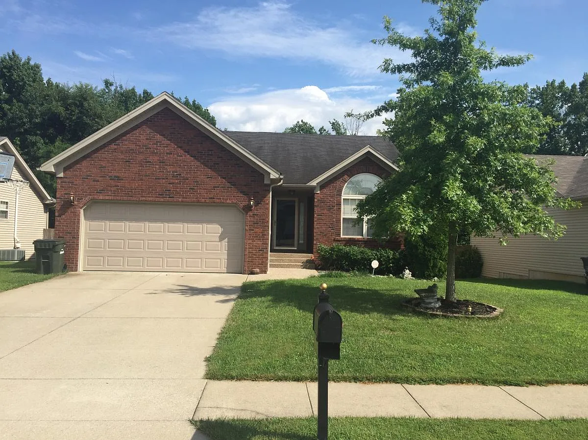 5 bed, 2021 sqft, $2,300 — Photo 2