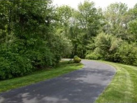 3rd image of 195 Garland Dr