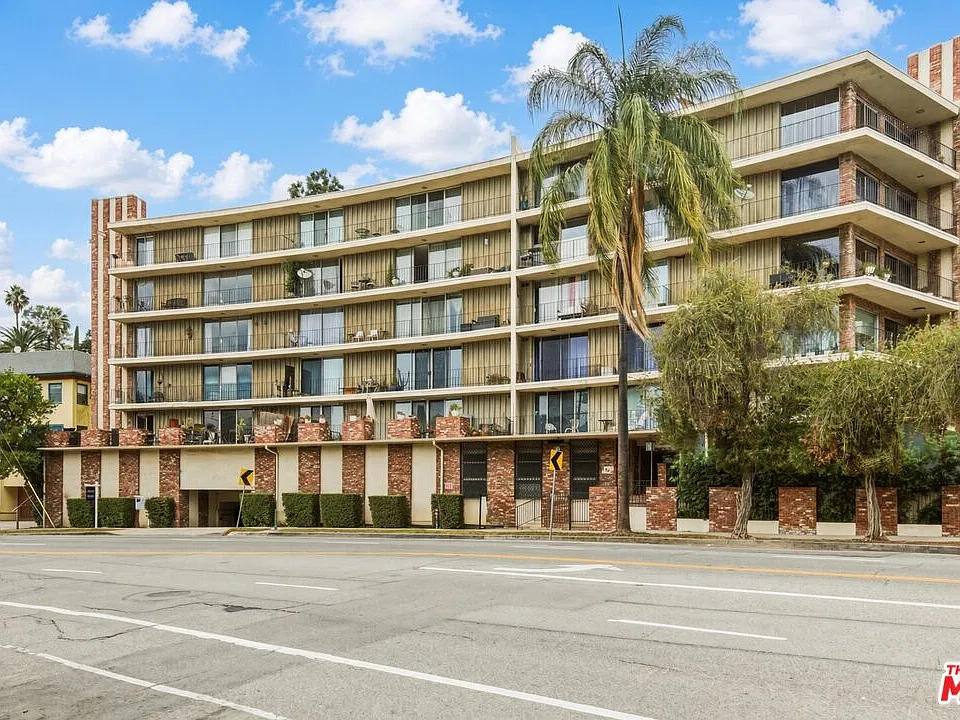 2260 N Cahuenga Blvd #106