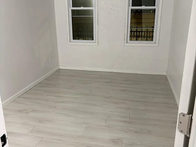 1133 Merchant St — Photo 6