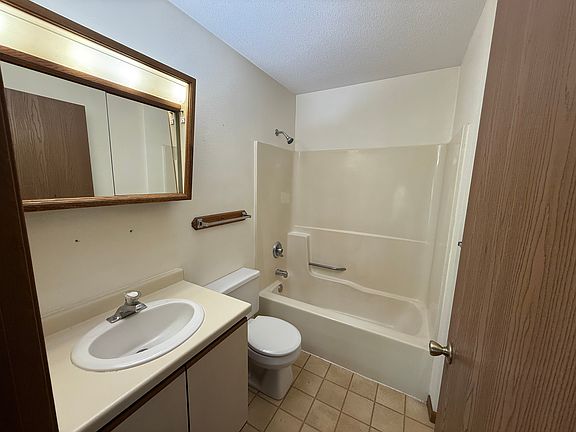 3rd image of 716 Dutchman Dr #7