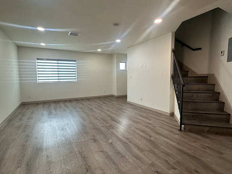 115 W Cypress St #8 — Photo 3