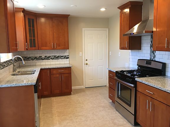 4th image of 16795 Meekland Ave