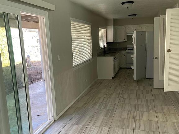 3rd image of 10823 Ivanhoe Dr