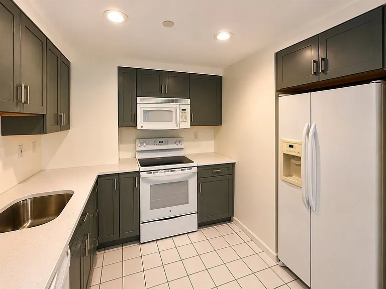 10 Rogers St #407A — Photo 2